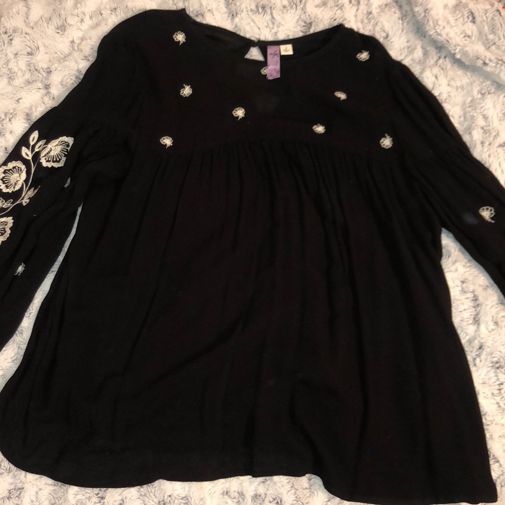 black long sleeve flowy shirt from Francesca’s!!